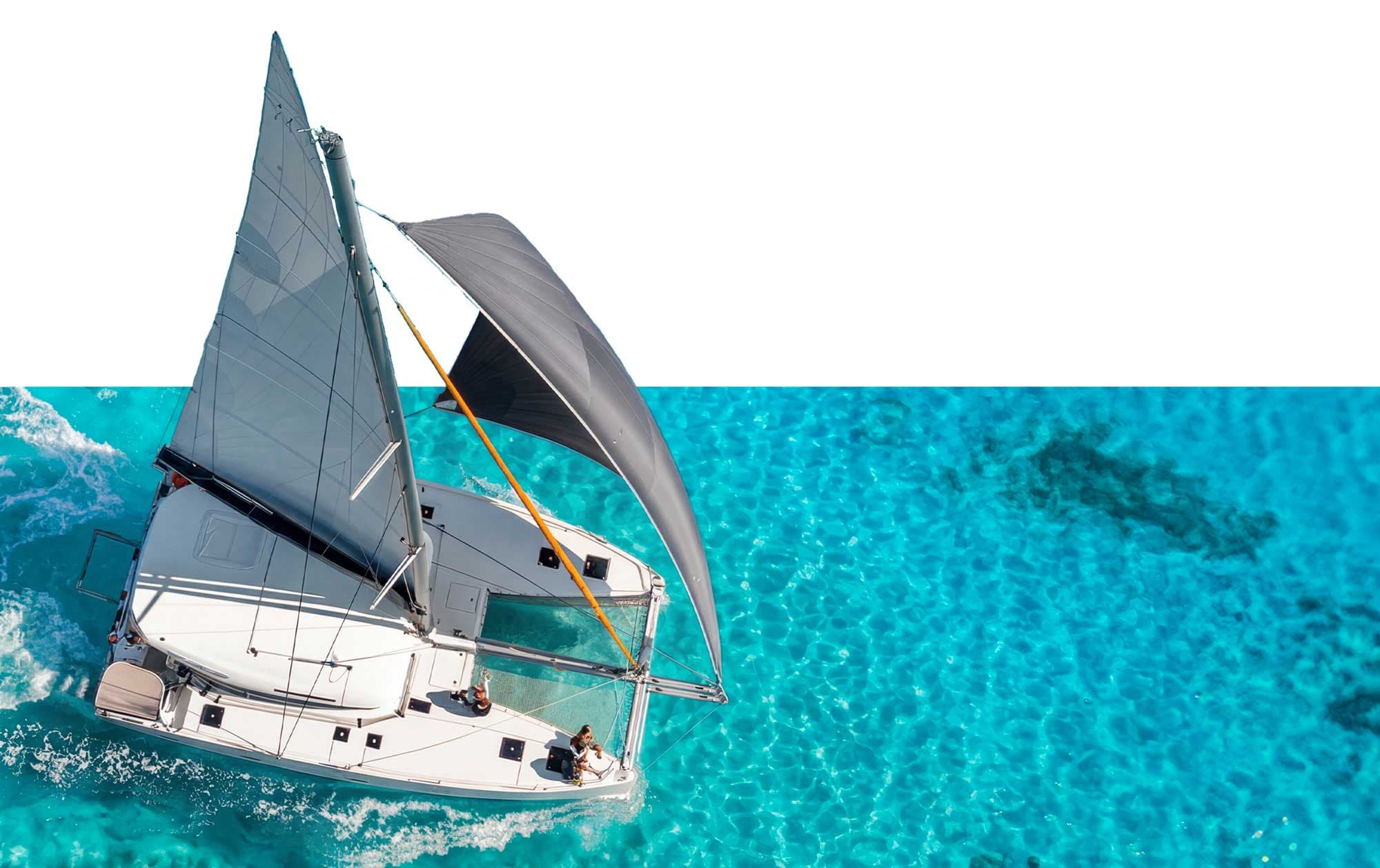 Catamaran en navigation aux Antilles